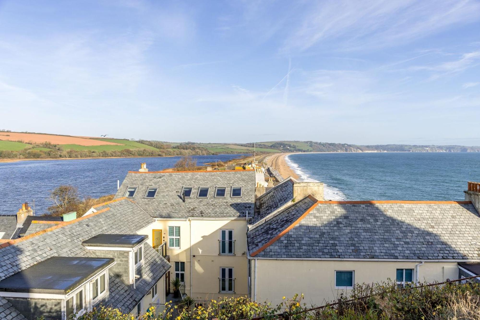 10 At The Beach, Torcross Apartment