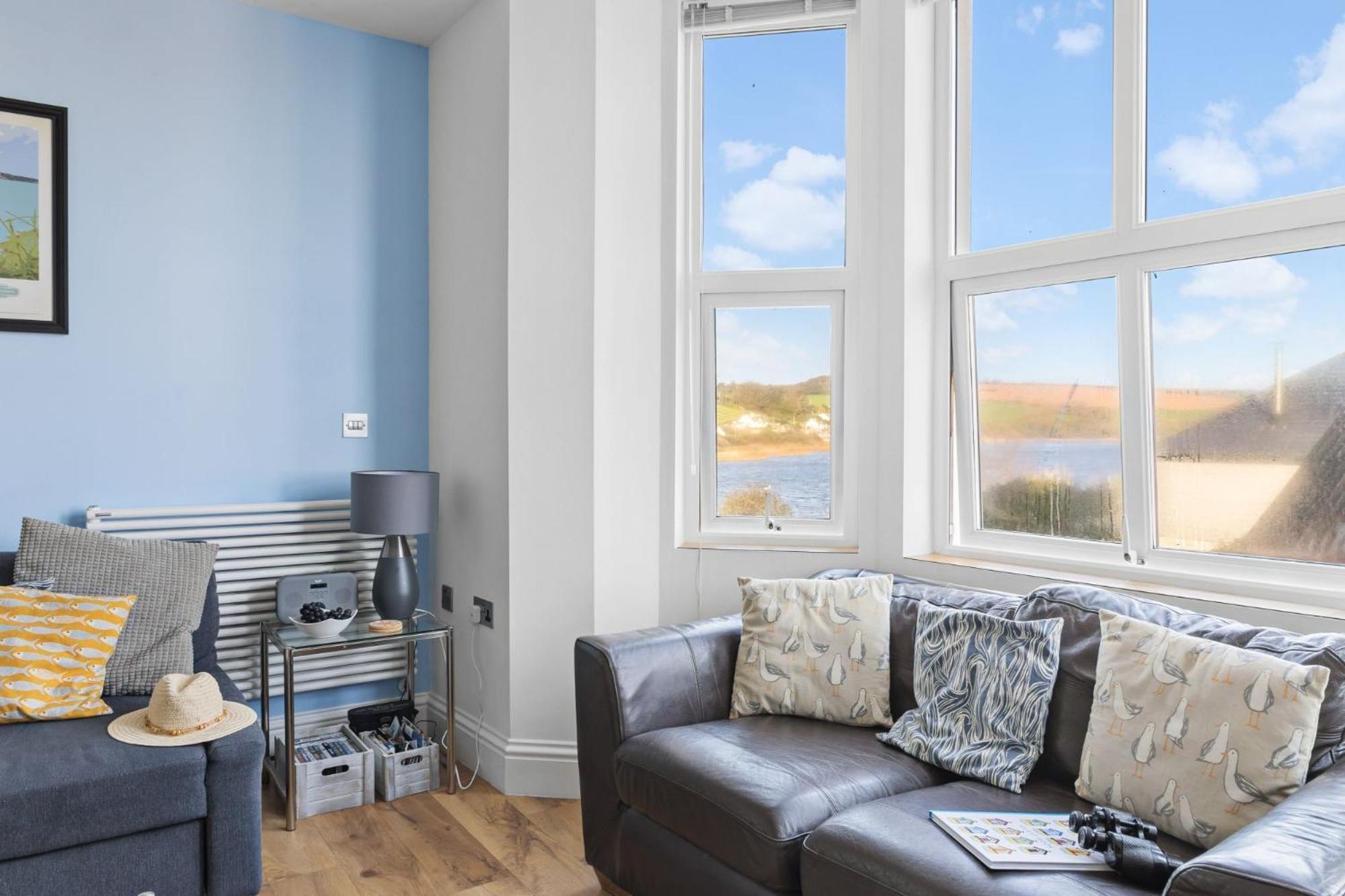 10 At The Beach, Torcross Apartment