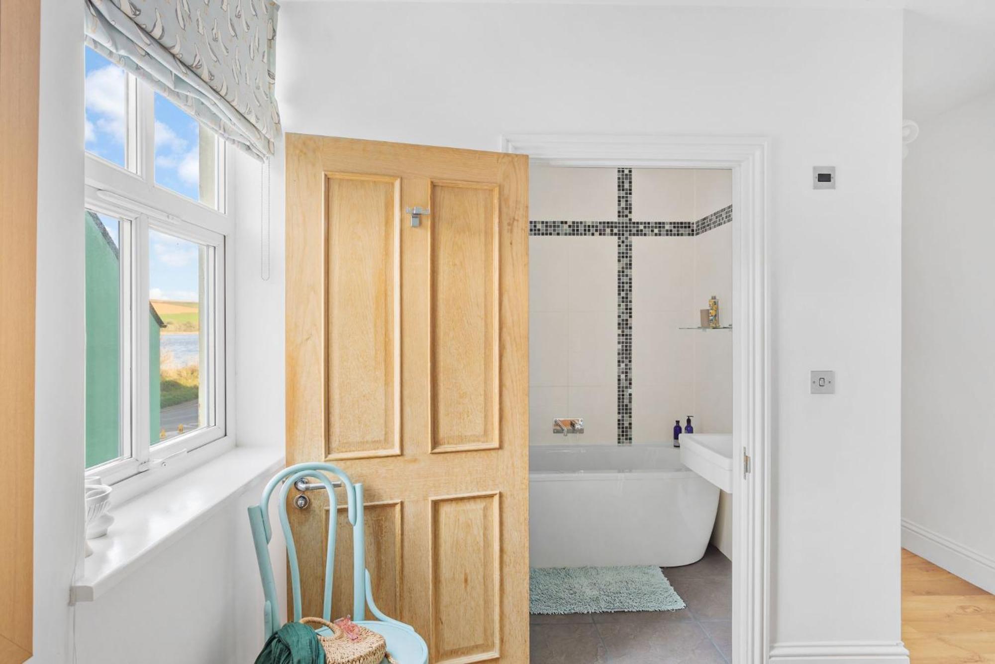 10 At The Beach, Torcross *