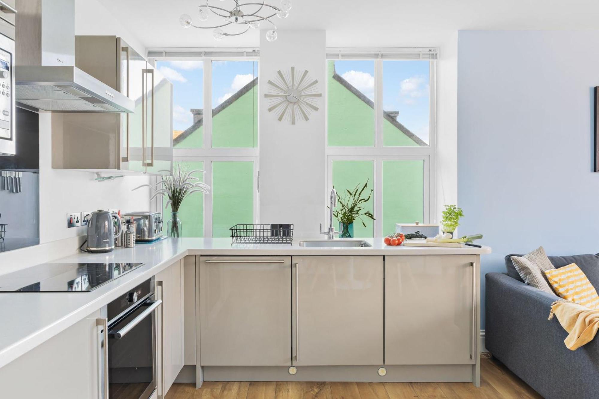 10 At The Beach, Torcross *